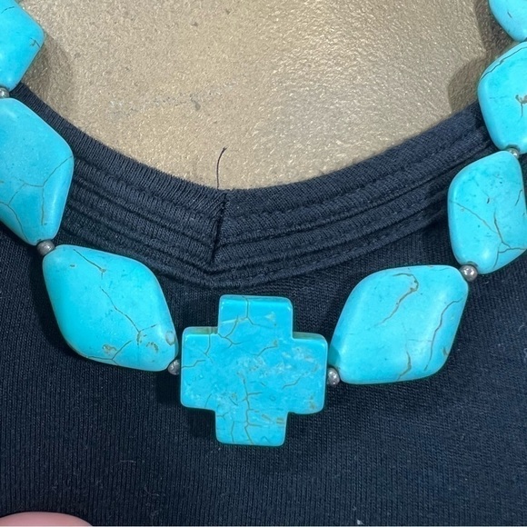 Statement necklace made of howlite stones and sterling silver wires & findings - Picture 6 of 9